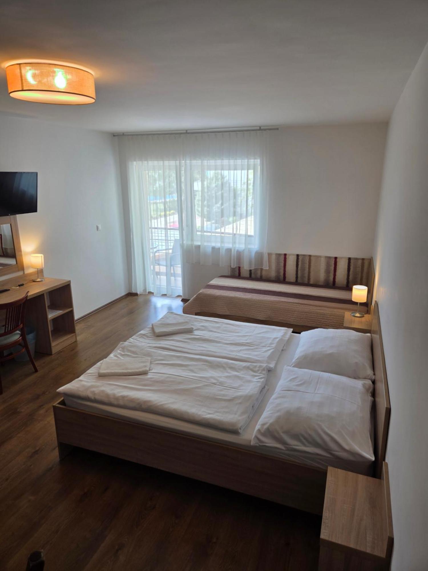 Adam Apartmanhaz Siofok Exterior photo